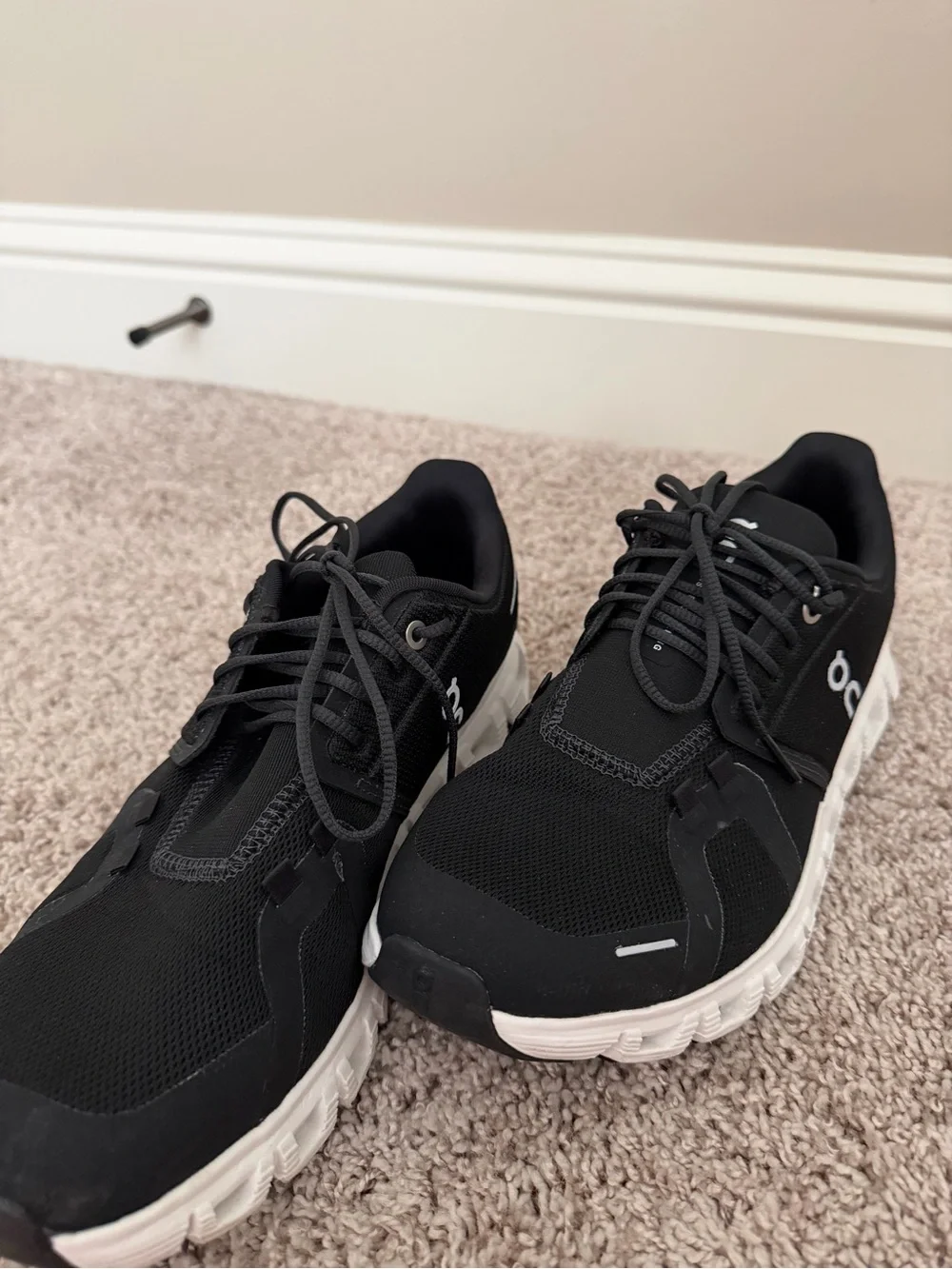On Running women’s Cloud Running Shoes - Black/White